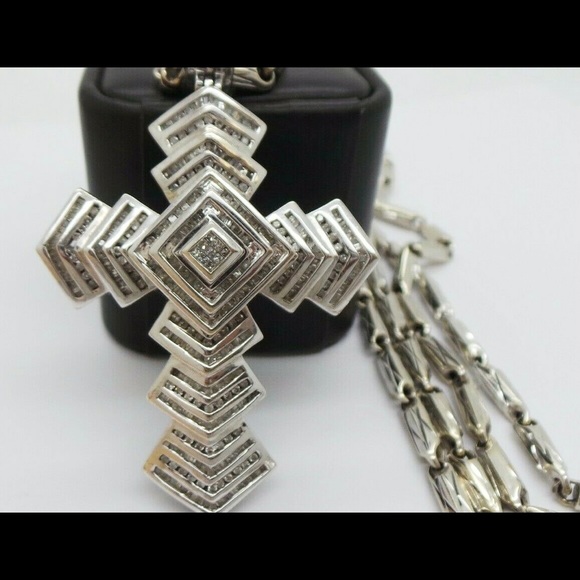 10K GOLD DIAMOND CLUSTER CROSS PENDANT necklace - Picture 9 of 11